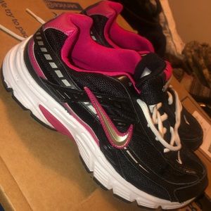 Size 9 Nike Shoes